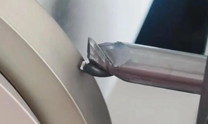 क्या आपने मिलिंग कटर का उपयोग सीधे बॉक्स से बाहर किया था? यह सिर्फ आधे घंटे में कैसे टूट गया?