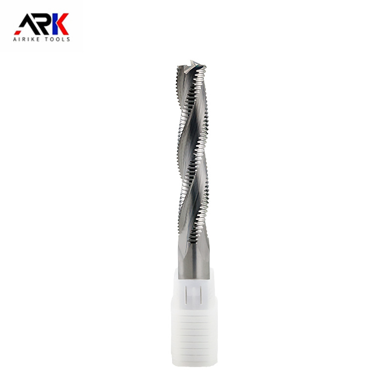 क्या लकड़ी के काम में किनारों की छंटाई के लिए स्पाइरल या स्ट्रेट फ्लूट वाला मिलिंग कटर बेहतर है?